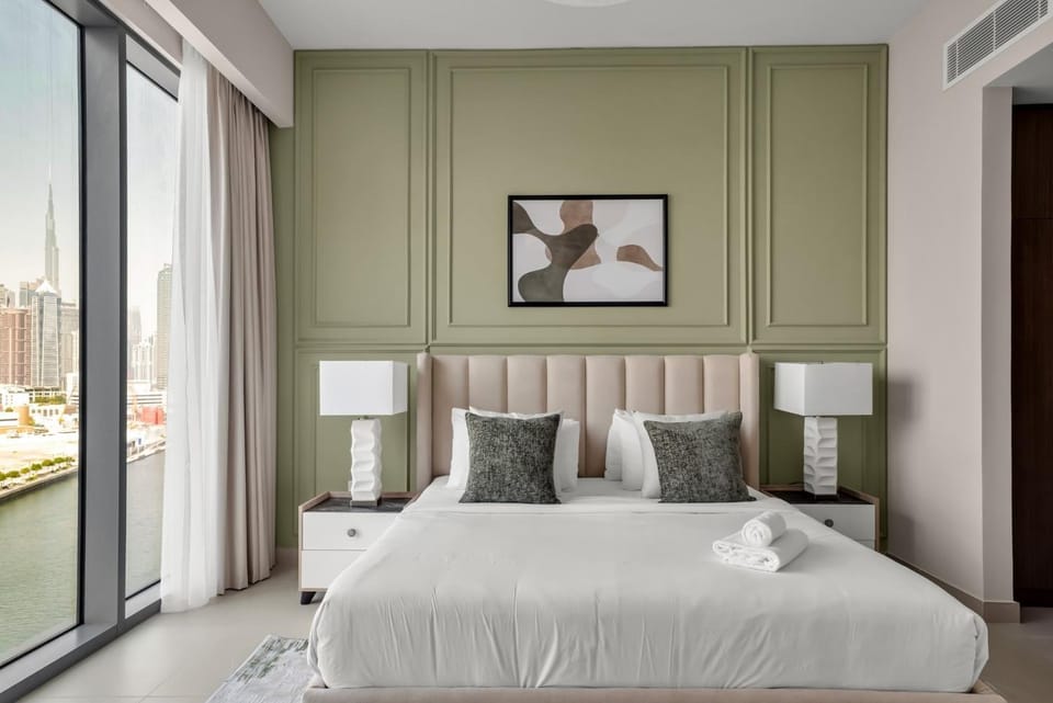 GuestReady - 2BR W/ Study | Premium Canal Views | Apartment in Dubai