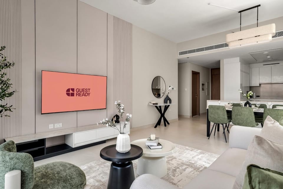 GuestReady - 2BR W/ Study | Premium Canal Views | Apartment in Dubai