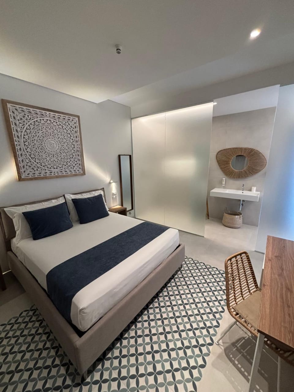 Bed, Photo of the whole room