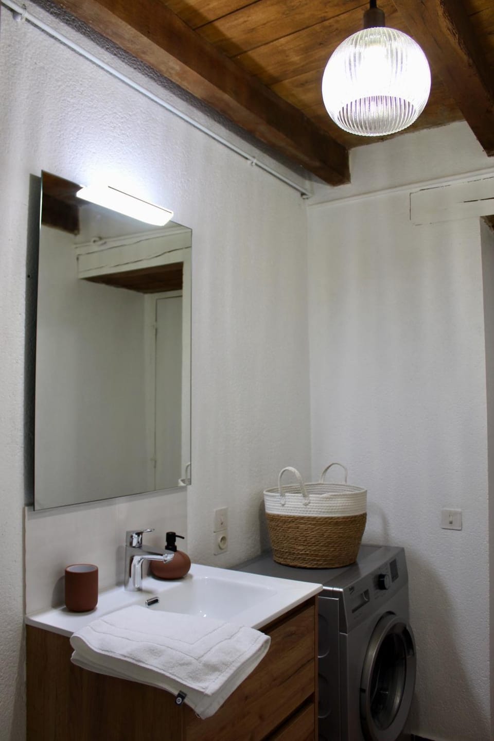 Bathroom, washing machine