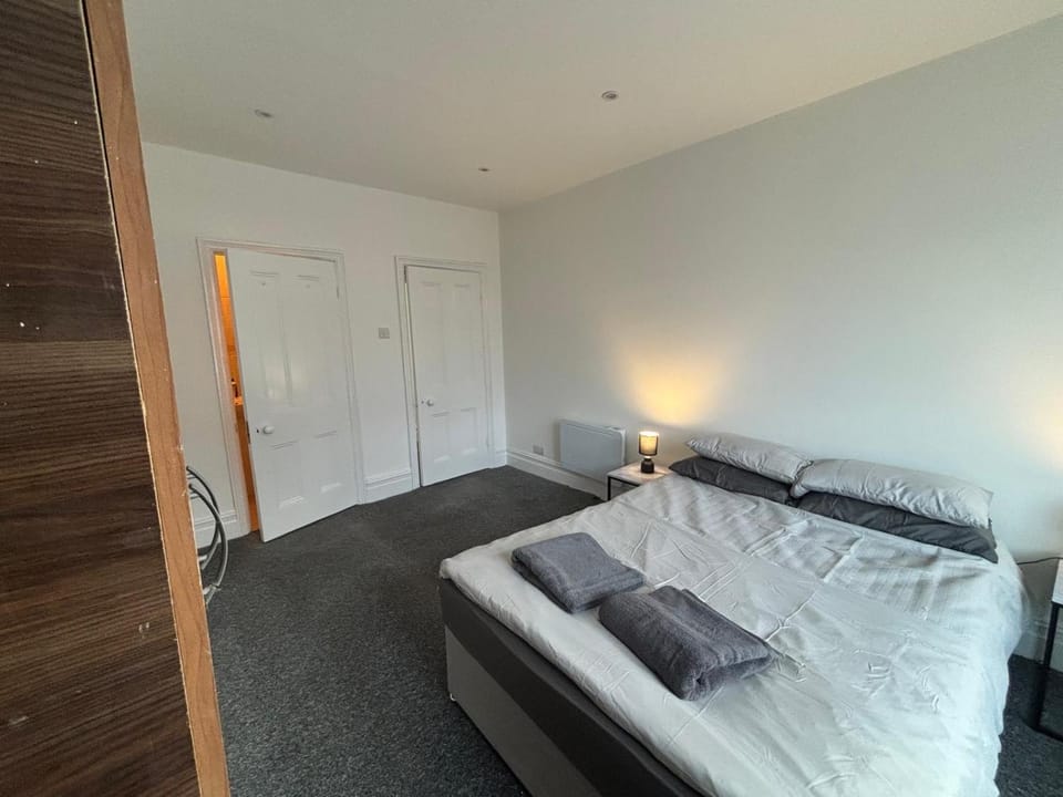 Newly refurbished One Bedroom Flat In Addlestone Apartment in Runnymede District
