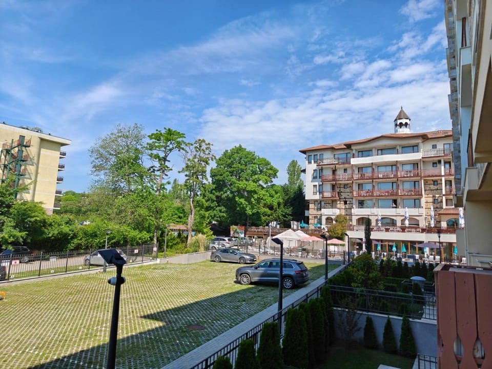 Apt "Sun and Sea 2" next to swimming pool Apartment in Varna