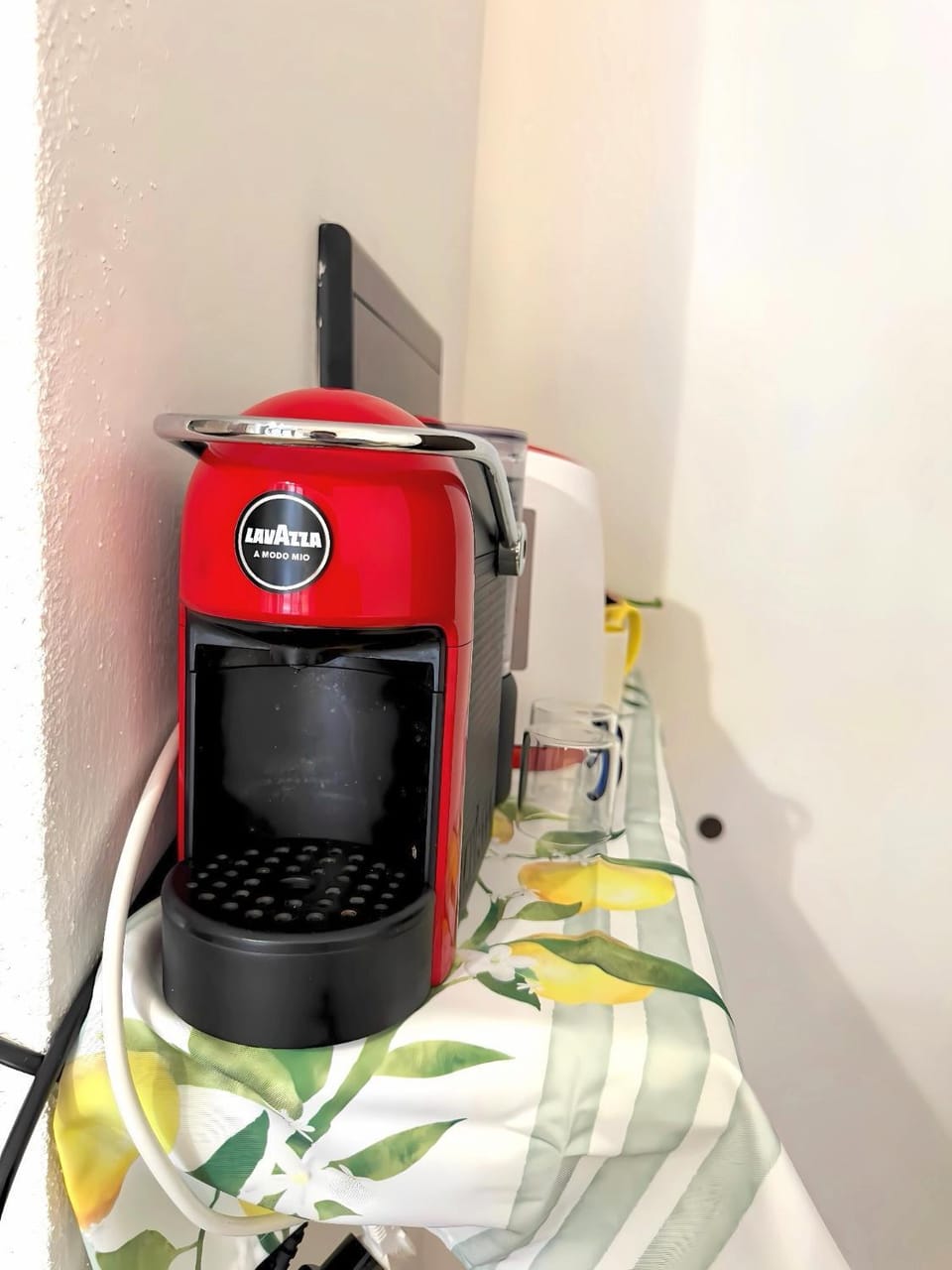 Coffee/tea facilities, minibar