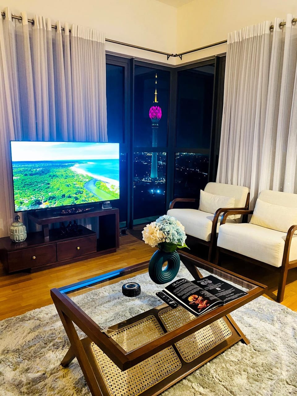 TV and multimedia, Living room, Seating area, City view, Lake view