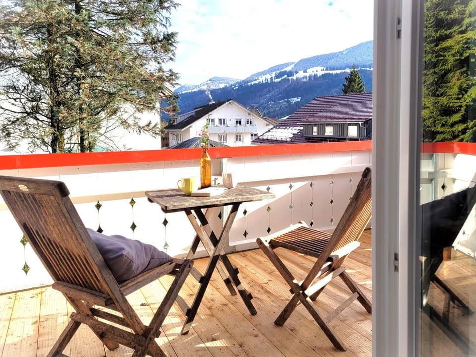 View (from property/room), Balcony/Terrace, Dining area, Mountain view