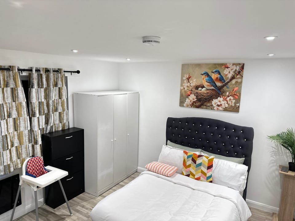 Stylish Serene Apartments Near O2 & Central London with Free Parking & Baby Cot Apartment in London Borough of Lewisham