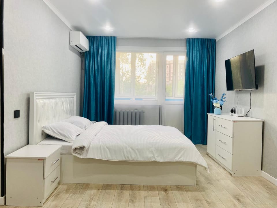 Bed, TV and multimedia, Photo of the whole room, towels, air conditioner