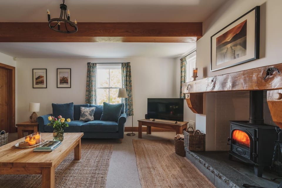 TV and multimedia, Living room, fireplace
