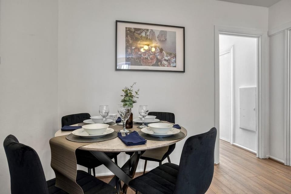 Cosy 1 Bedroom Bungalow w/ Garden in Stepney Green Apartment in London