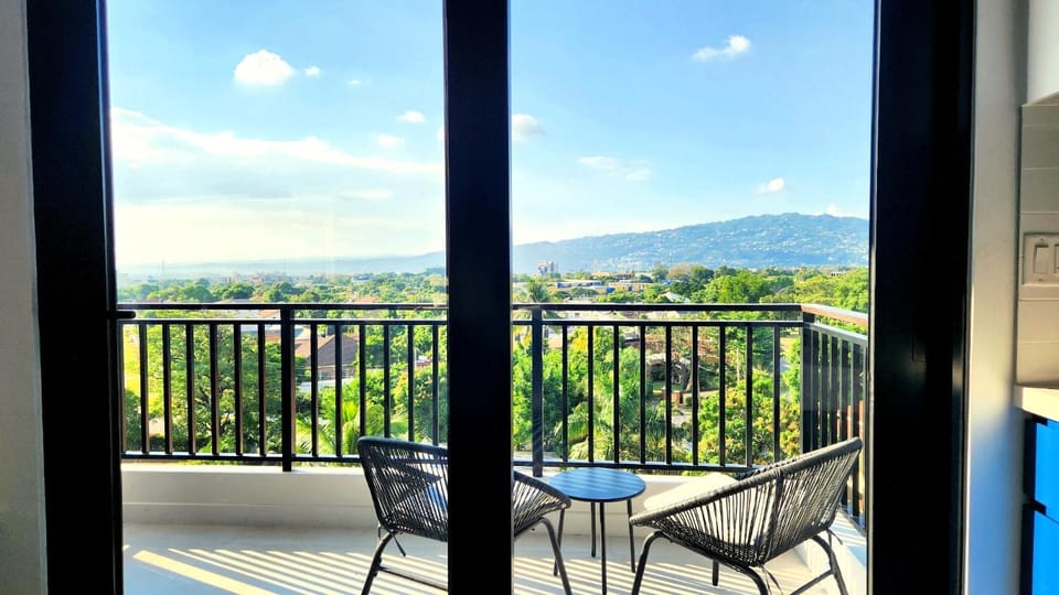 Balcony/Terrace, Mountain view