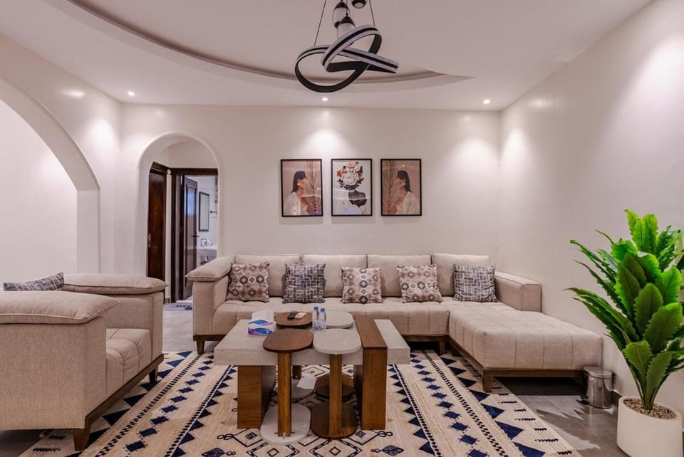 شقة غرفتين وصالة ومطبخ بتصميم جميل وانيق An apartment with two rooms, a living room, and a kitchen with a beautiful and elegant design Apartment in Jeddah