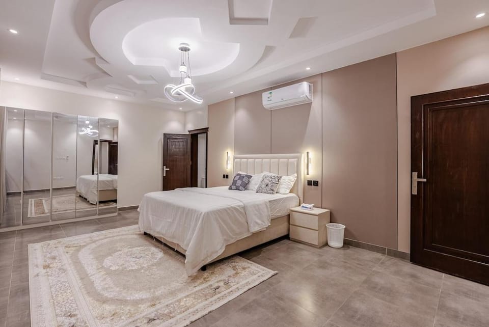 شقة غرفتين وصالة ومطبخ بتصميم جميل وانيق An apartment with two rooms, a living room, and a kitchen with a beautiful and elegant design Apartment in Jeddah
