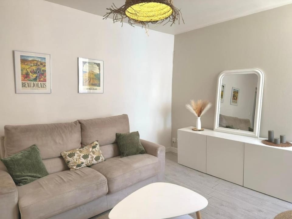 TV and multimedia, Living room, Seating area, heating, internet