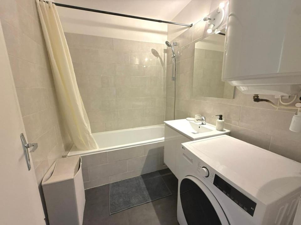 Bathroom, Bath, heating, internet, towels, washing machine