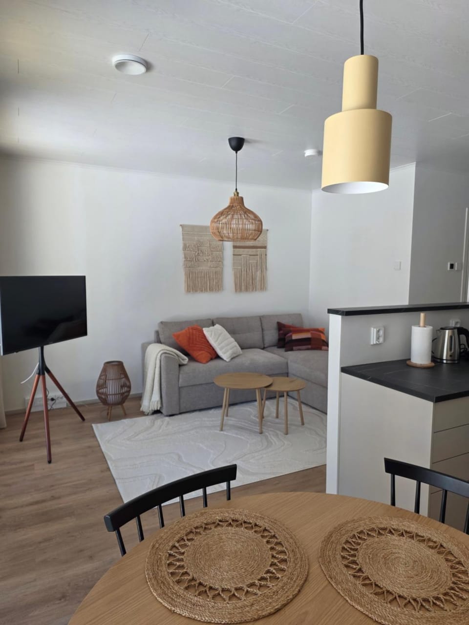 Living room, Seating area, Dining area