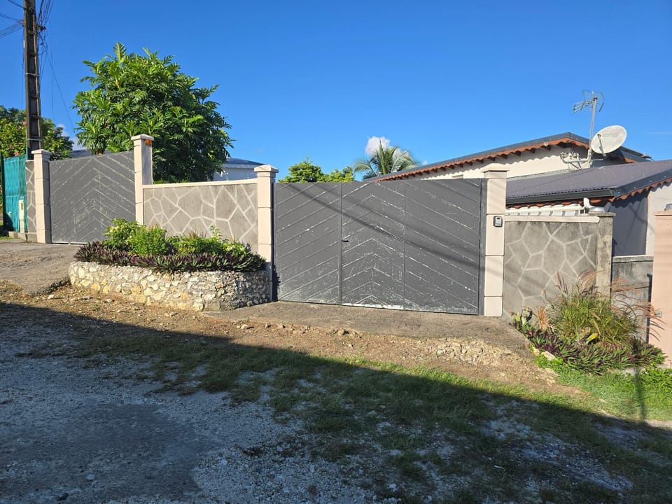 Le nid verdoyant House in Sainte-Anne