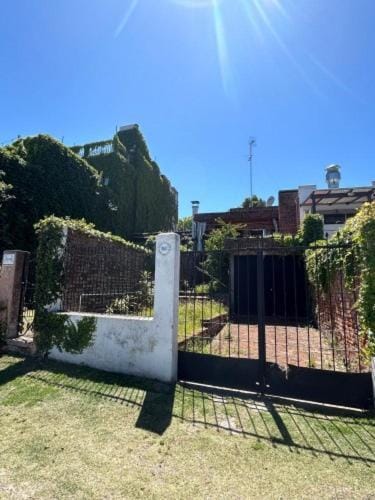 Casa Terraza al Río en Barrio Histórico con parrilla House in Uruguay