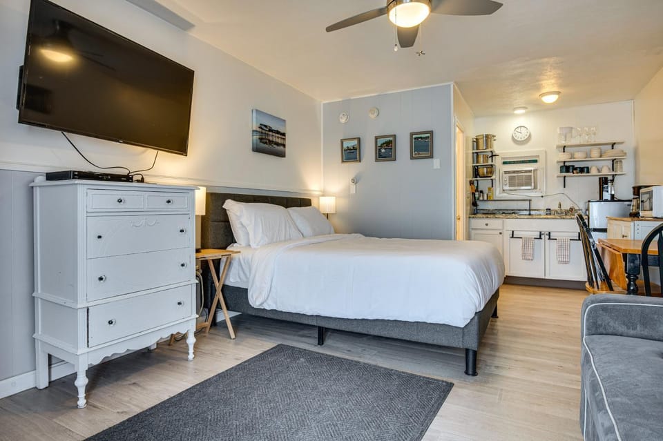 Beachfront Condotel on OOB, Steps From Downtown House in Old Orchard Beach