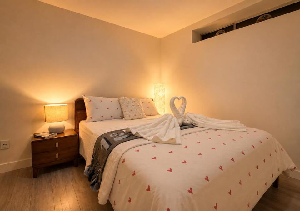 Bed, Photo of the whole room, Bedroom