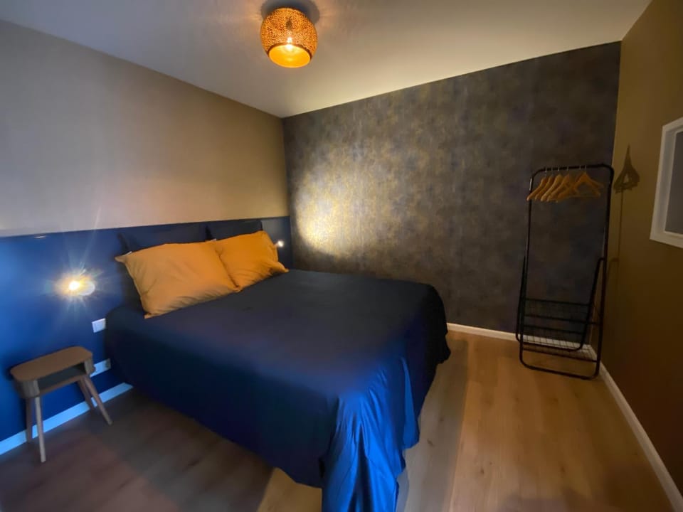 Bed, Bedroom