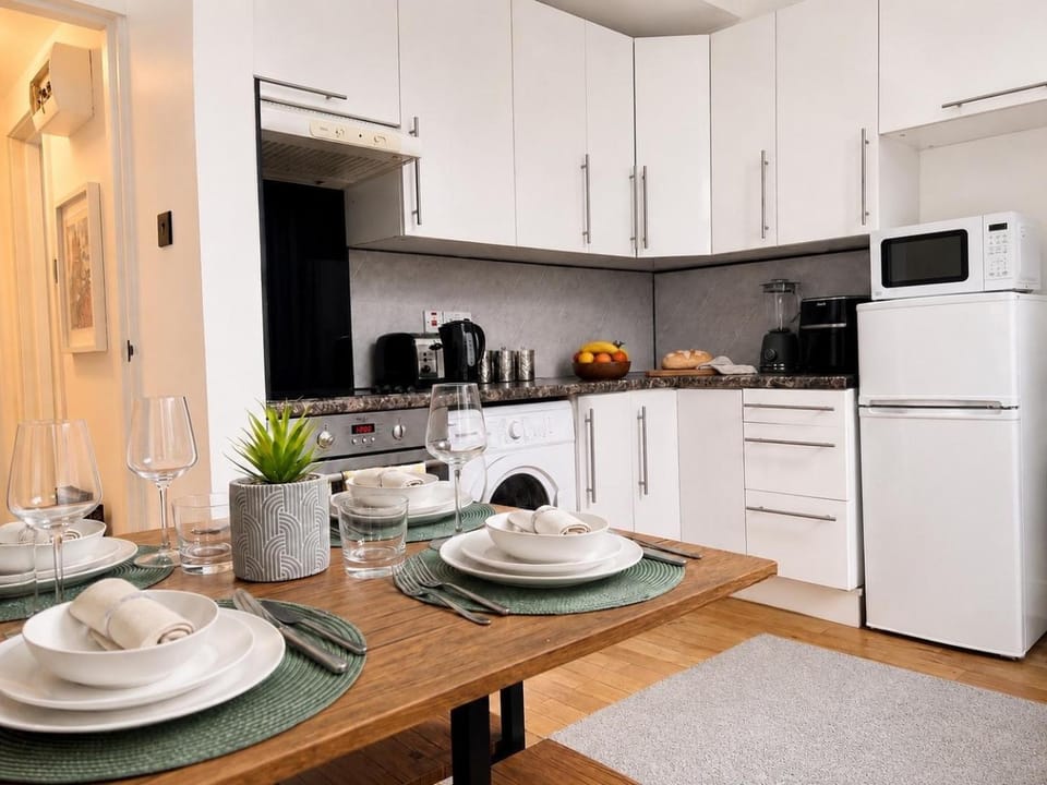 Dining area, kitchen