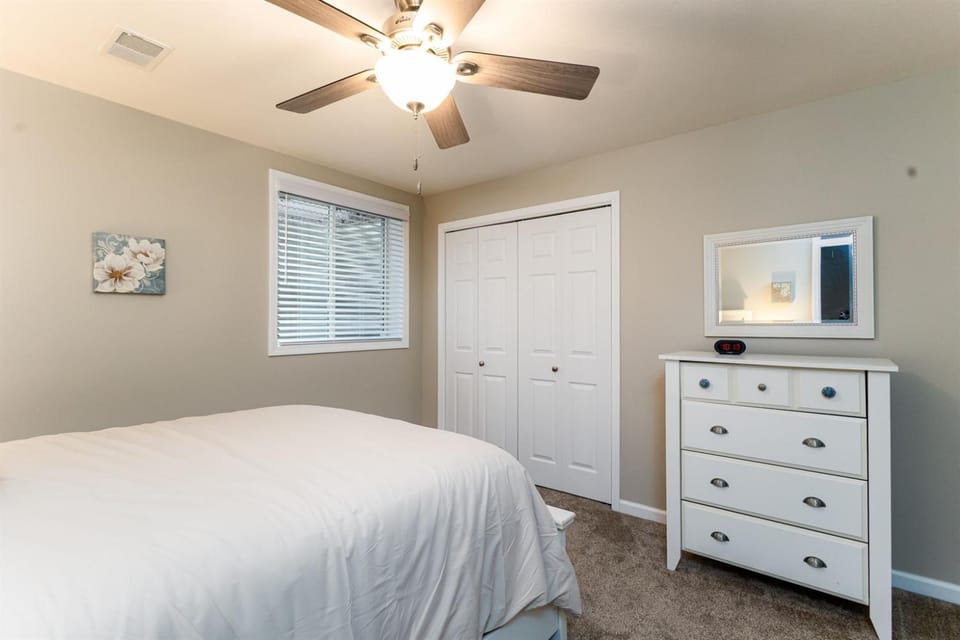 Audubon Woods Retreat 4BR 3BA Near Notre Dame House in South Bend