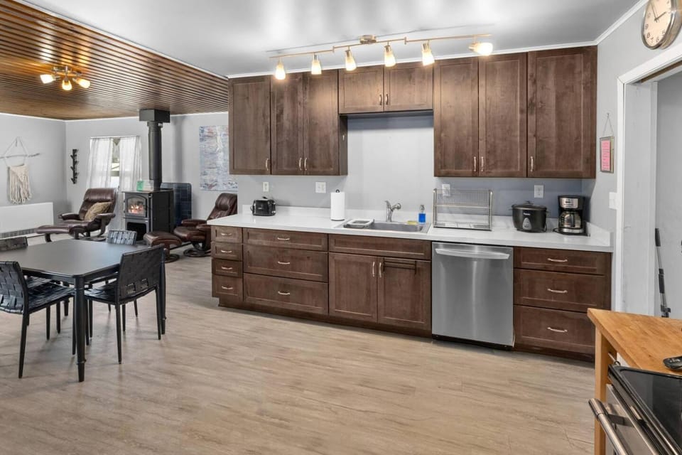 Family Cabin w/ Private Pond & Mountain Views Cabin in Kittitas County