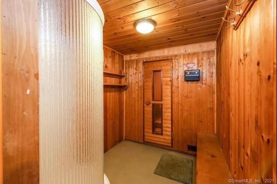 Historic 6-Bdrm Tudor Estate w pool & tennis access House in Stamford