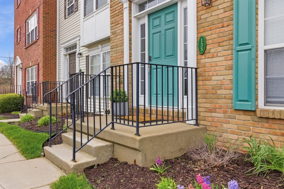 ND RetreatLuxury 3 B 35 BA Townhome 15mi to ND House in Roseland
