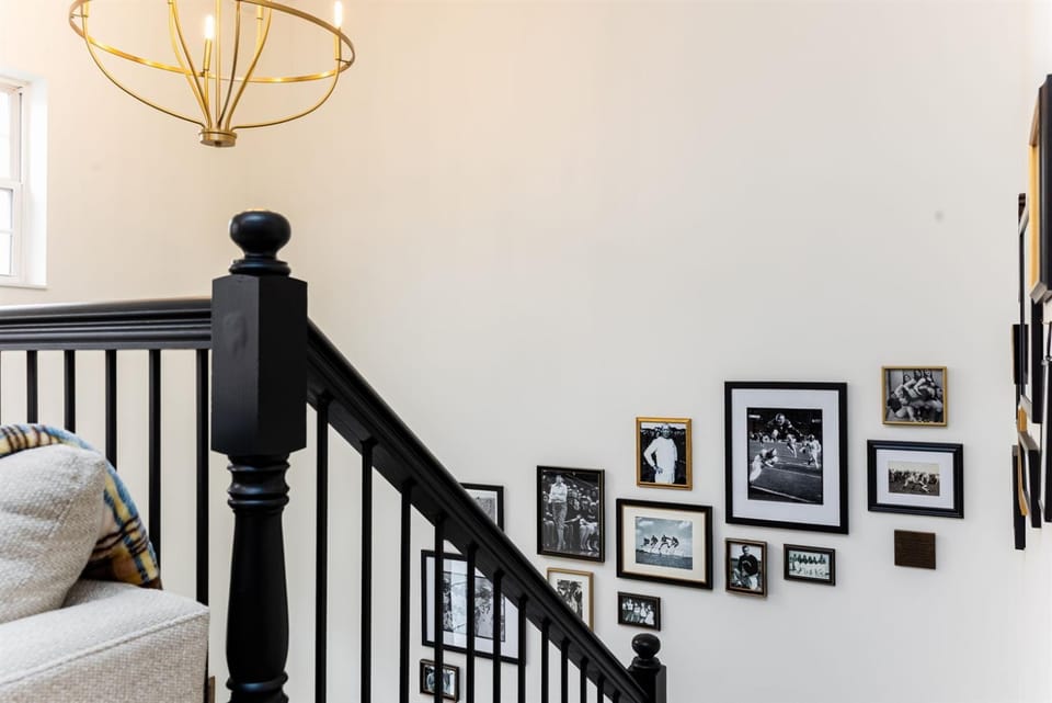 ND RetreatLuxury 3 B 35 BA Townhome 15mi to ND House in Roseland