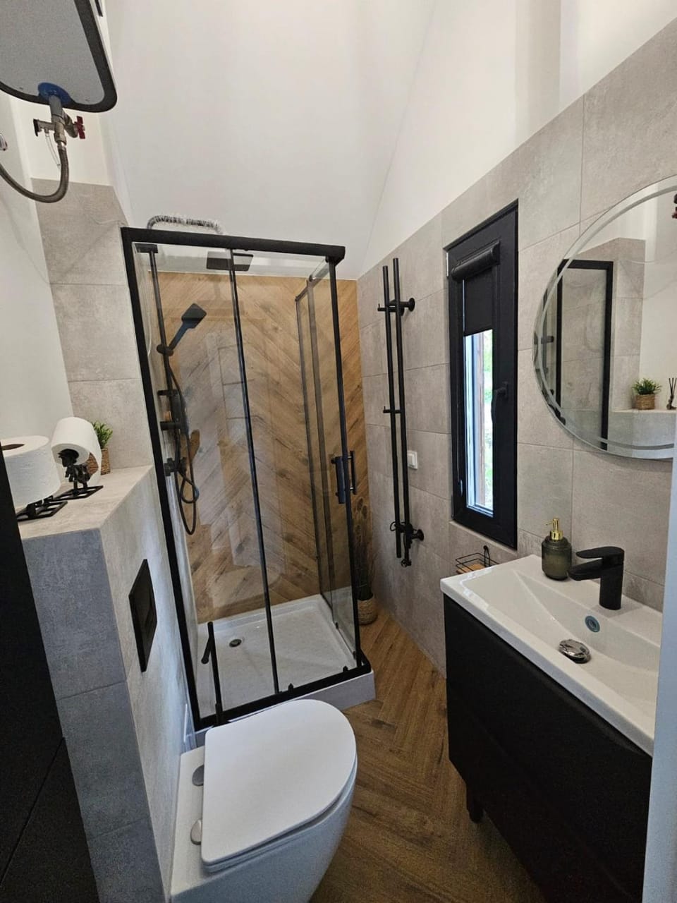 Shower, Toilet, Bathroom, towels