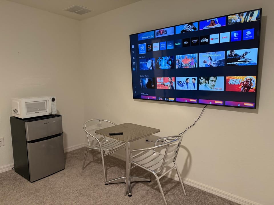 Paradise Master Room Vacation rental in Port Charlotte