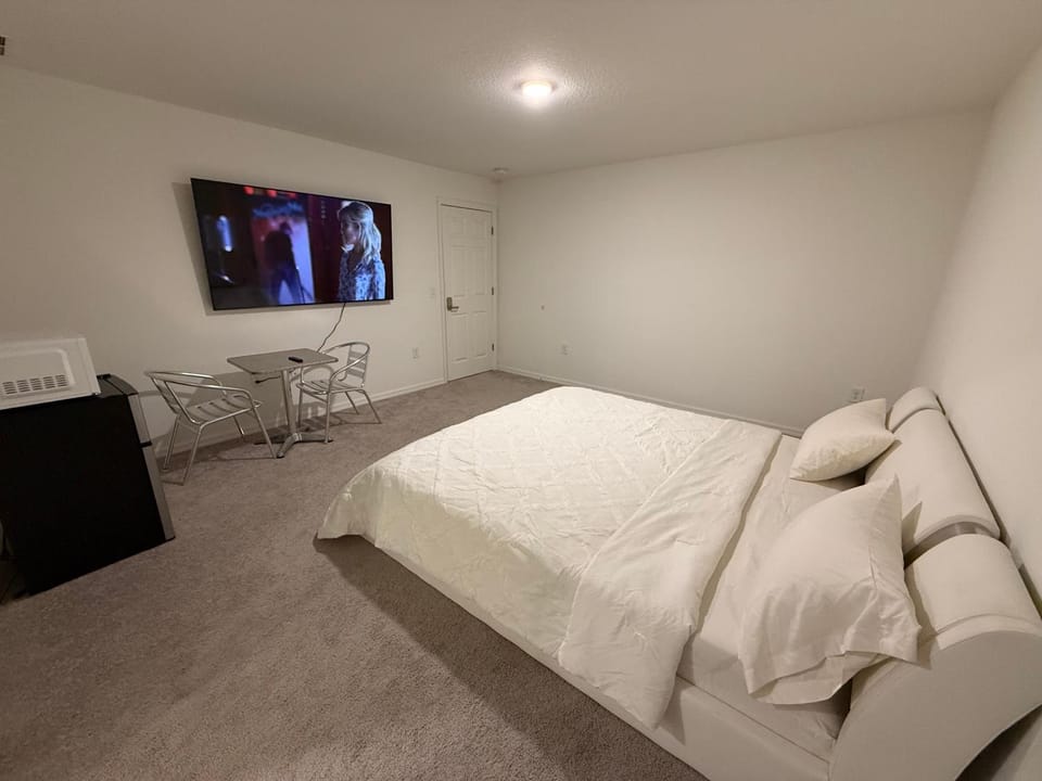 Paradise Master Room Vacation rental in Port Charlotte