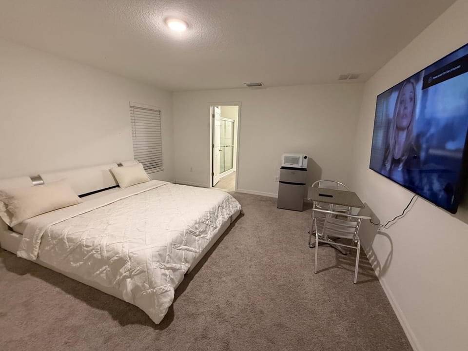 Paradise Master Room Vacation rental in Port Charlotte
