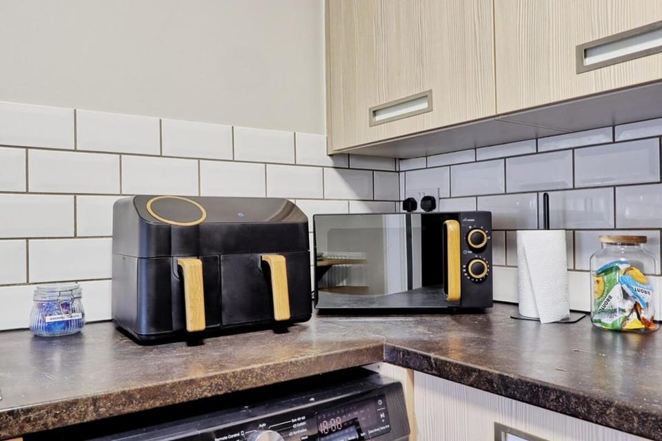 Comfortable 5BR Colchester Home, Perfect for Families, Free WiFi House in Colchester