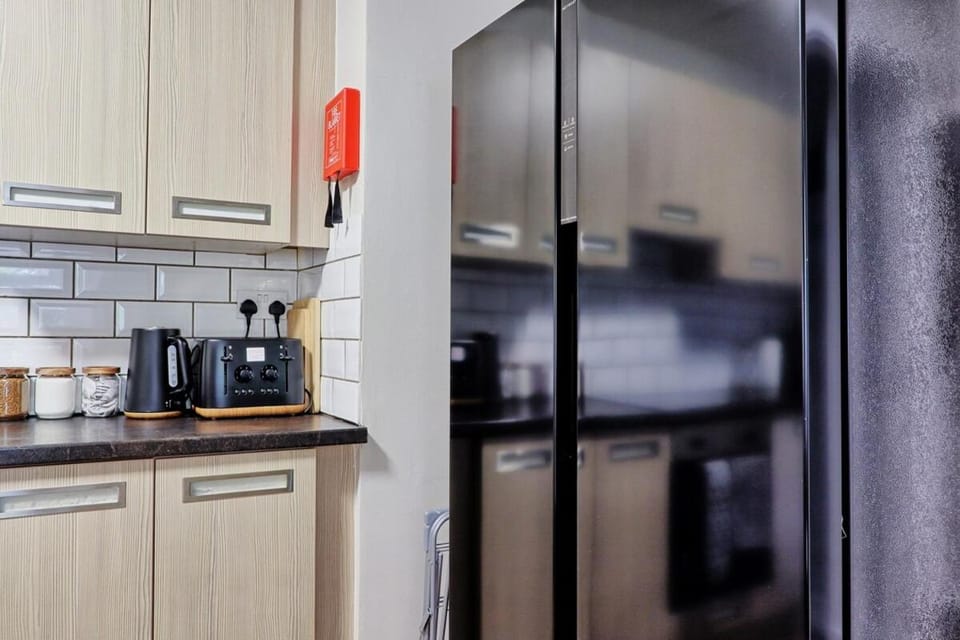 Comfortable 5BR Colchester Home, Perfect for Families, Free WiFi House in Colchester