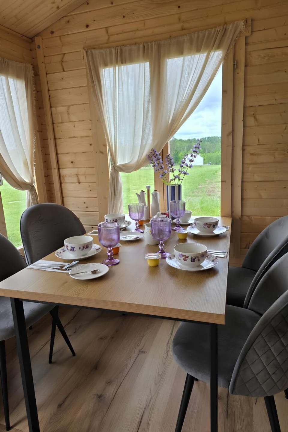 Food and drinks, Dining area, Breakfast