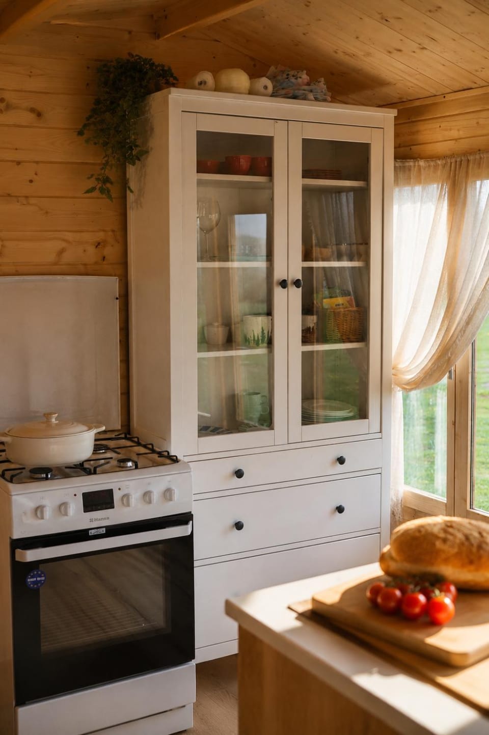 Kitchen or kitchenette, pet friendly, stove
