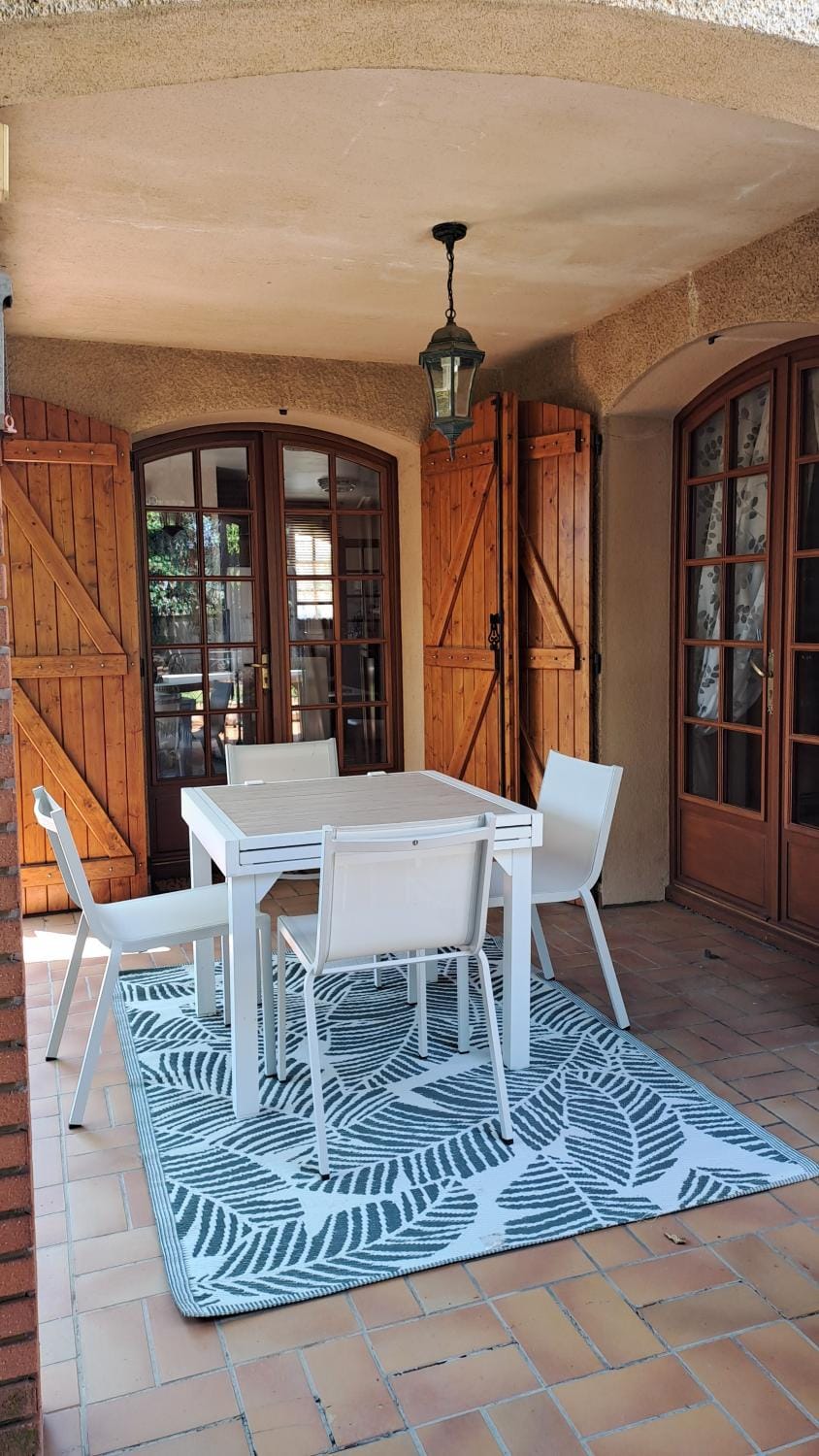 Patio, Dining area
