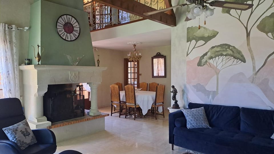 Living room, Dining area, fireplace