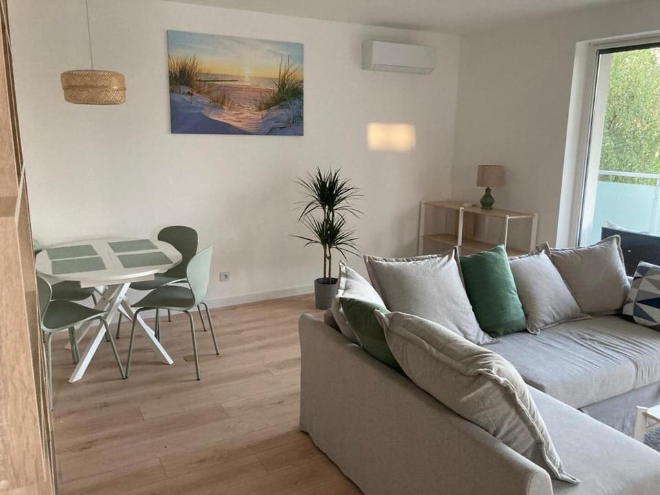 Living room, Seating area, Dining area, air conditioner