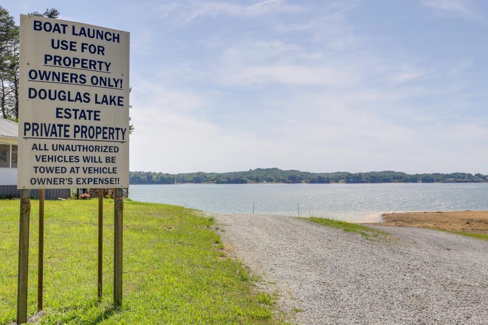 Douglas Lake Gem on Private Cove w/ Amazing Views! House in Douglas Lake