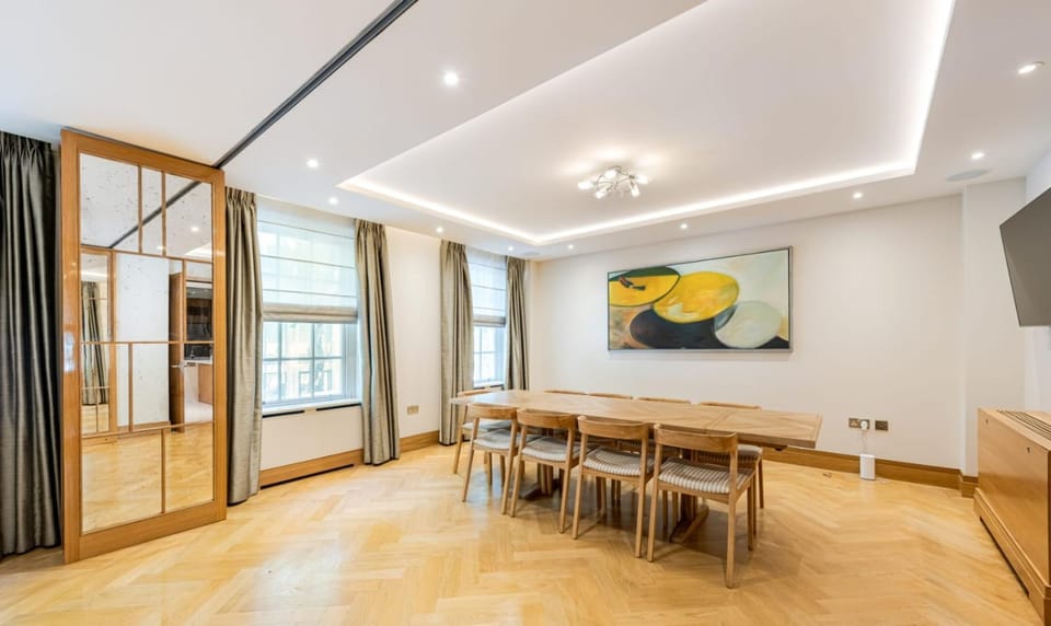 Luxury 3 bedrooms flat in Grosvenor Square with air con Apartment in City of Westminster