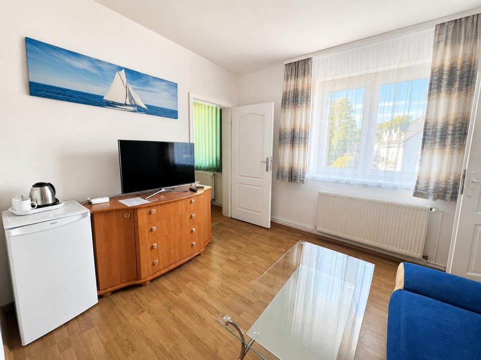 Communal lounge/ TV room, TV and multimedia, Seating area, Evening entertainment