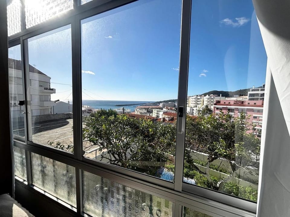 The Coastal Retreat Apartment in Sesimbra