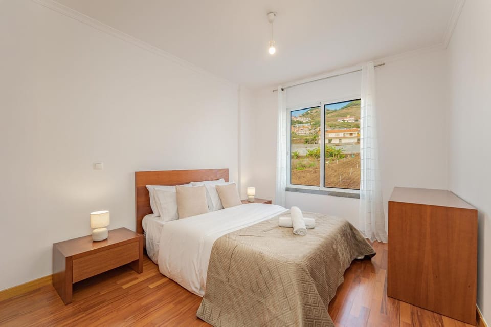 Bed, View (from property/room), Bedroom, Mountain view, Street view, wedding