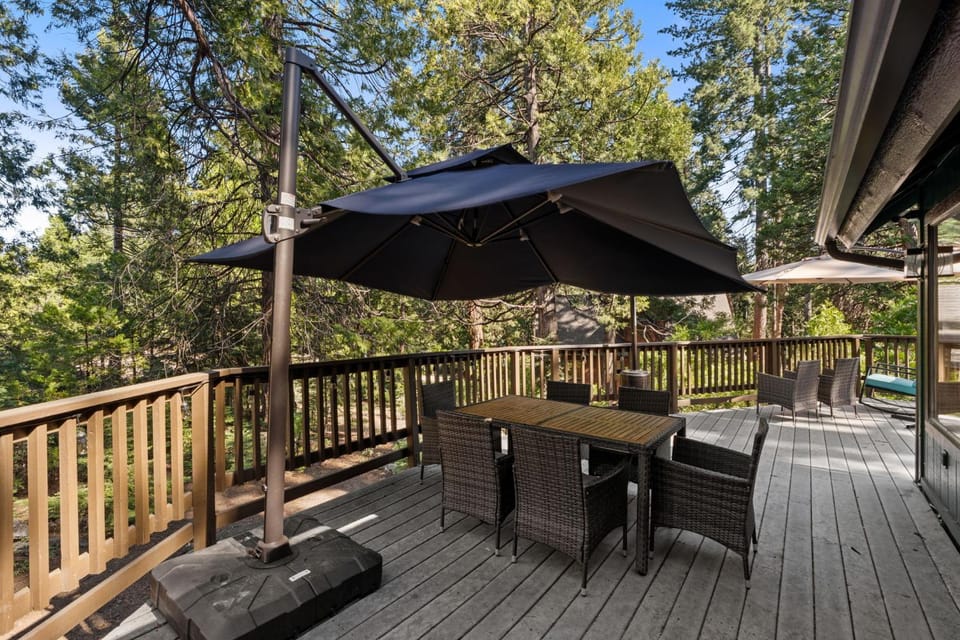 Happy Pines- Remodeled Family Cabin Cabin in Shaver Lake
