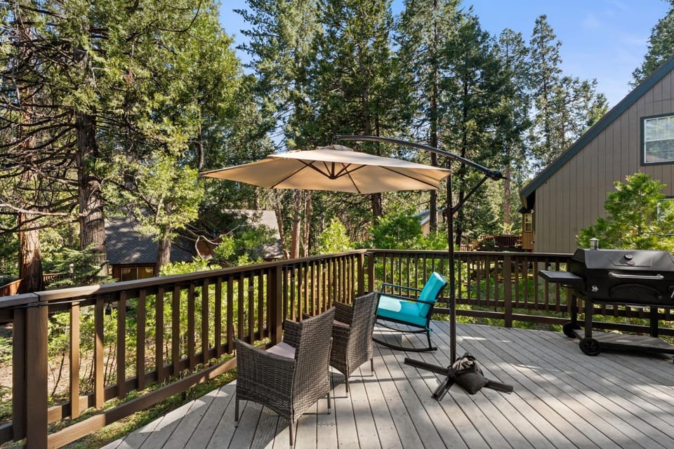 Happy Pines- Remodeled Family Cabin Cabin in Shaver Lake