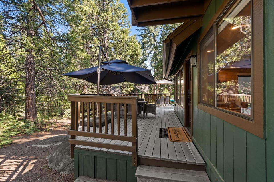 Happy Pines- Remodeled Family Cabin Cabin in Shaver Lake