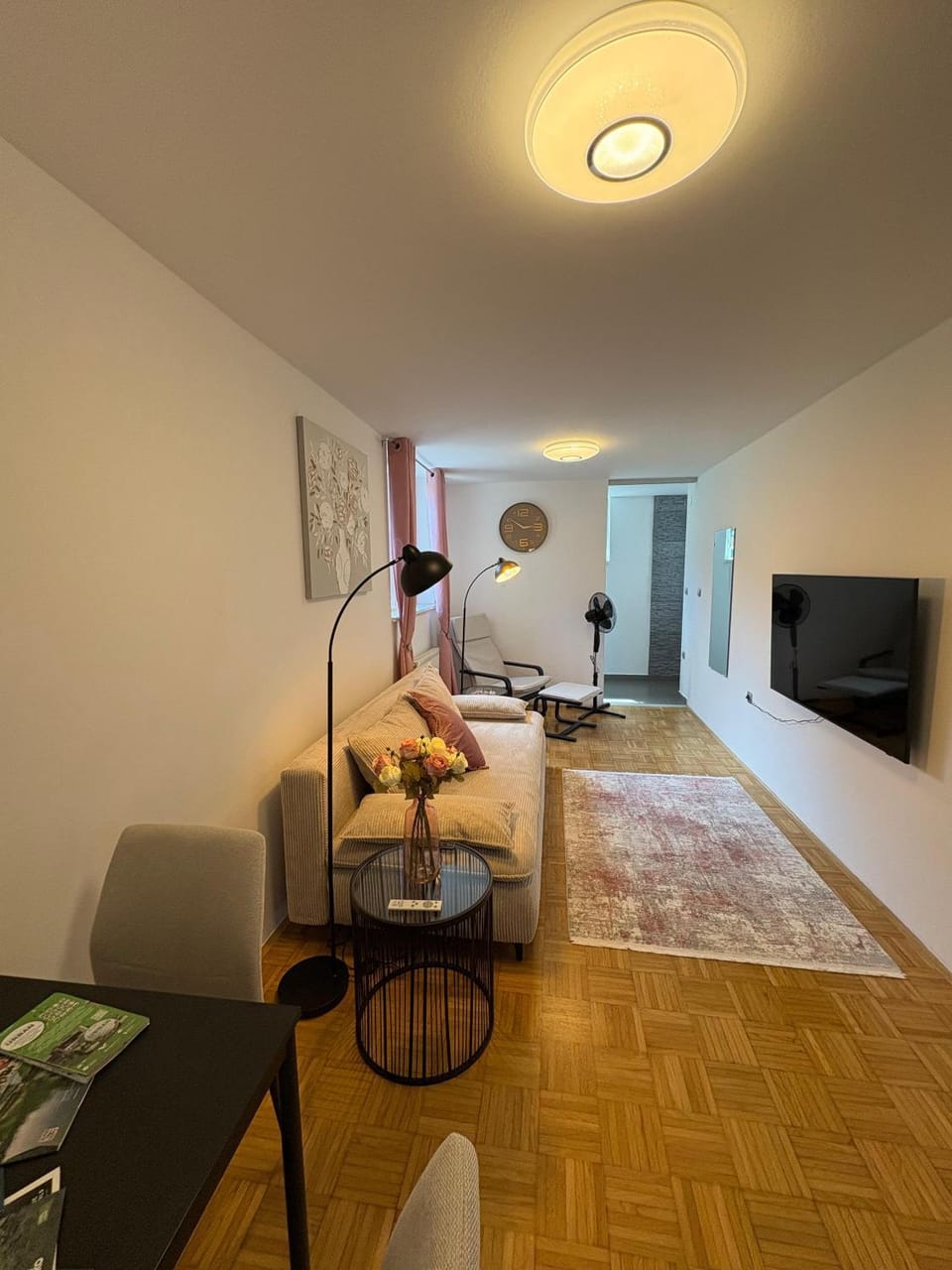 Communal lounge/ TV room, TV and multimedia, Living room, Seating area